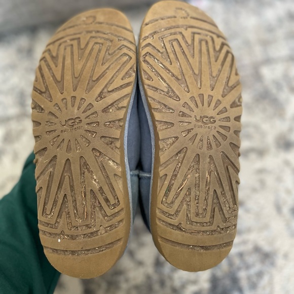 Button up UGGS - Picture 6 of 7